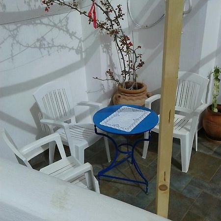 Floras Rooms And Studios Anafi Exterior foto