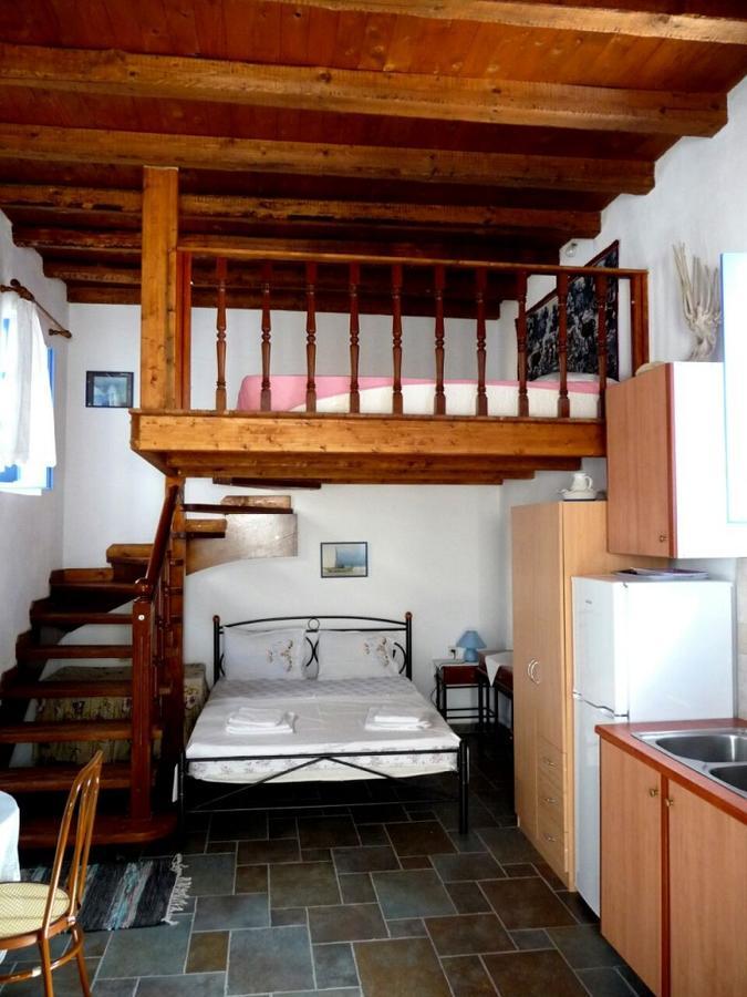 Floras Rooms And Studios Anafi Exterior foto