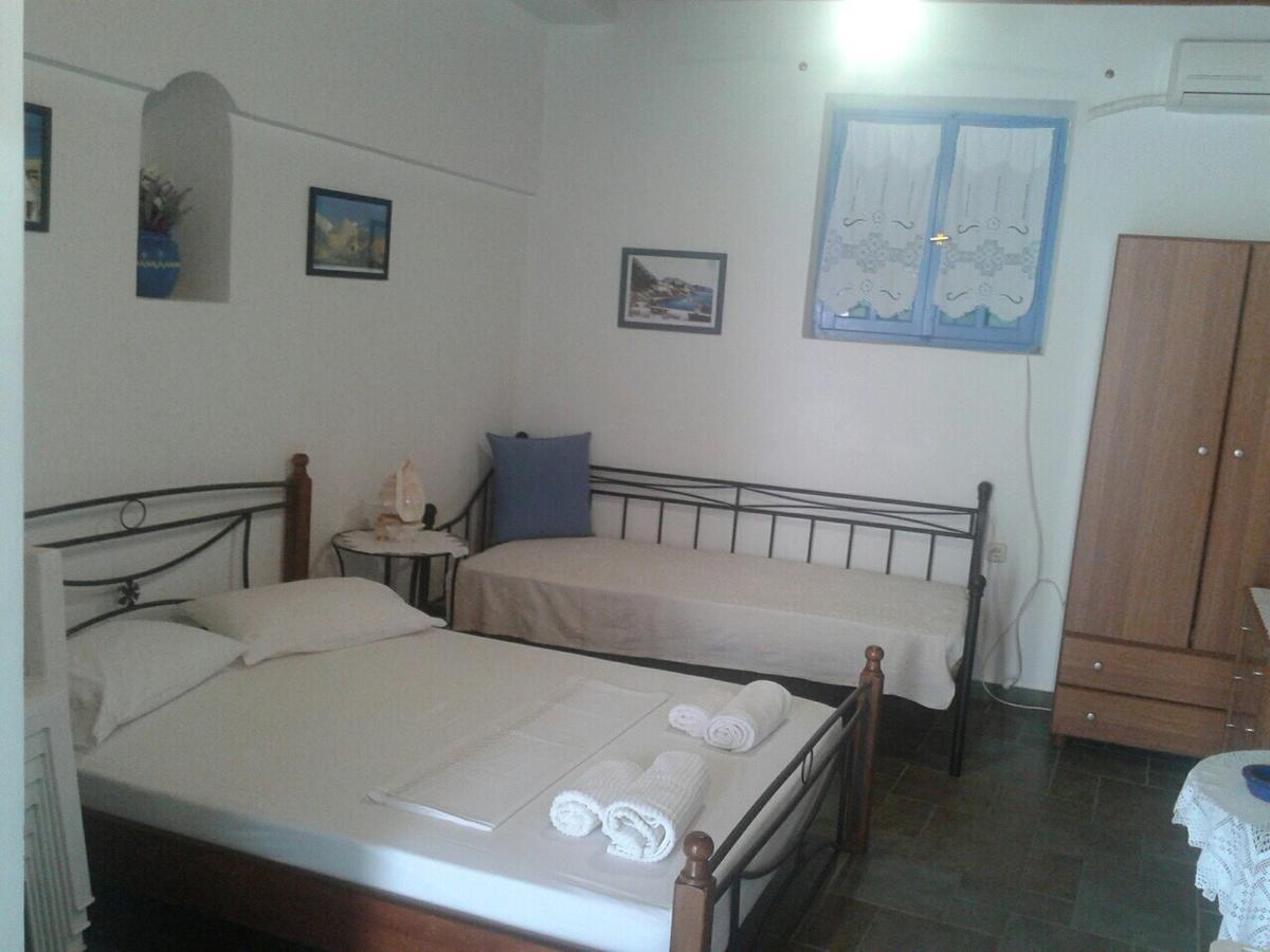 Floras Rooms And Studios Anafi Exterior foto