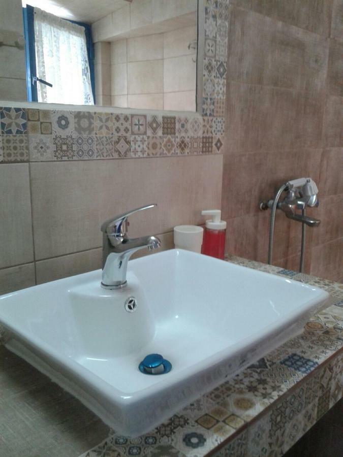 Floras Rooms And Studios Anafi Exterior foto